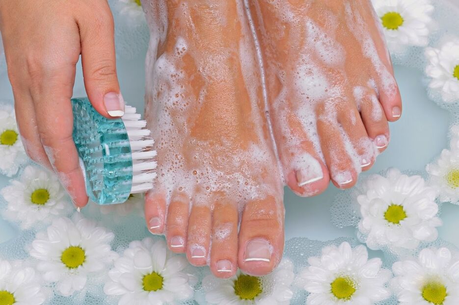 Reguliari pėdų higiena yra puiki grybelinės infekcijos profilaktika. 
